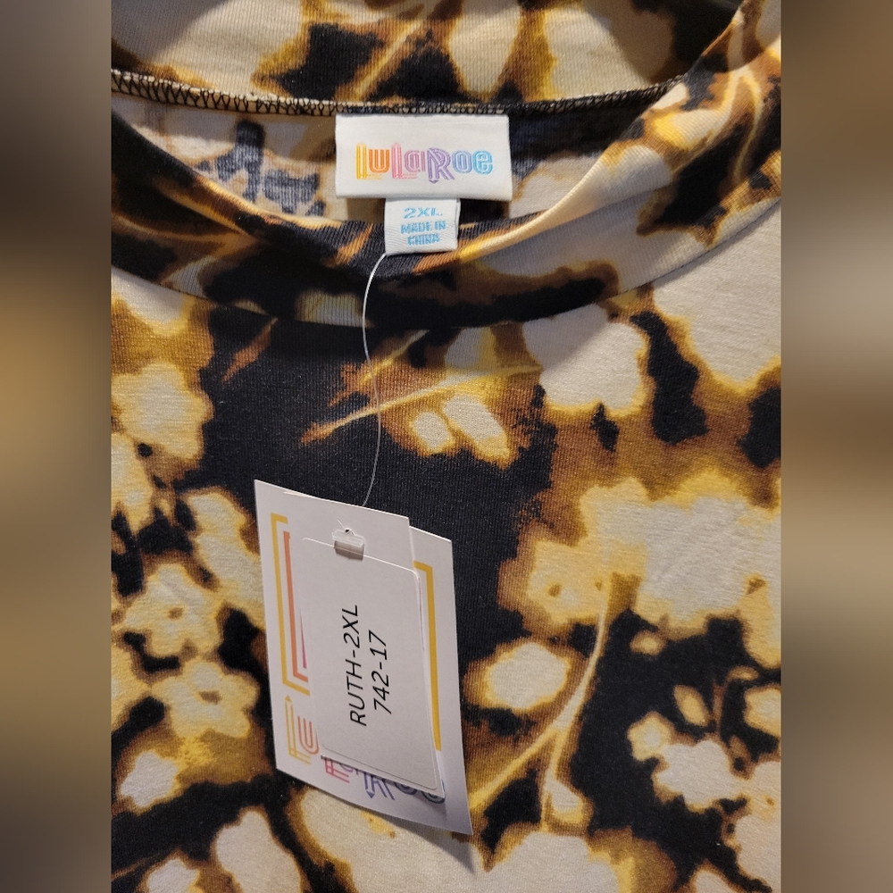 LulaRoe Ruth Top - Picture 2 of 4